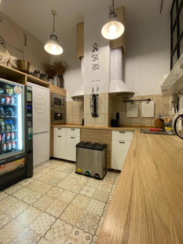 Hostel Numero Trece - Free Towels, Coffee & Tea, Remote Check-In (Adults Only) アリカンテ エクステリア 写真