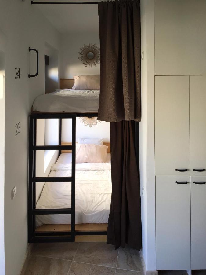 Hostel Numero Trece - Free Towels, Coffee & Tea, Remote Check-In (Adults Only) アリカンテ エクステリア 写真