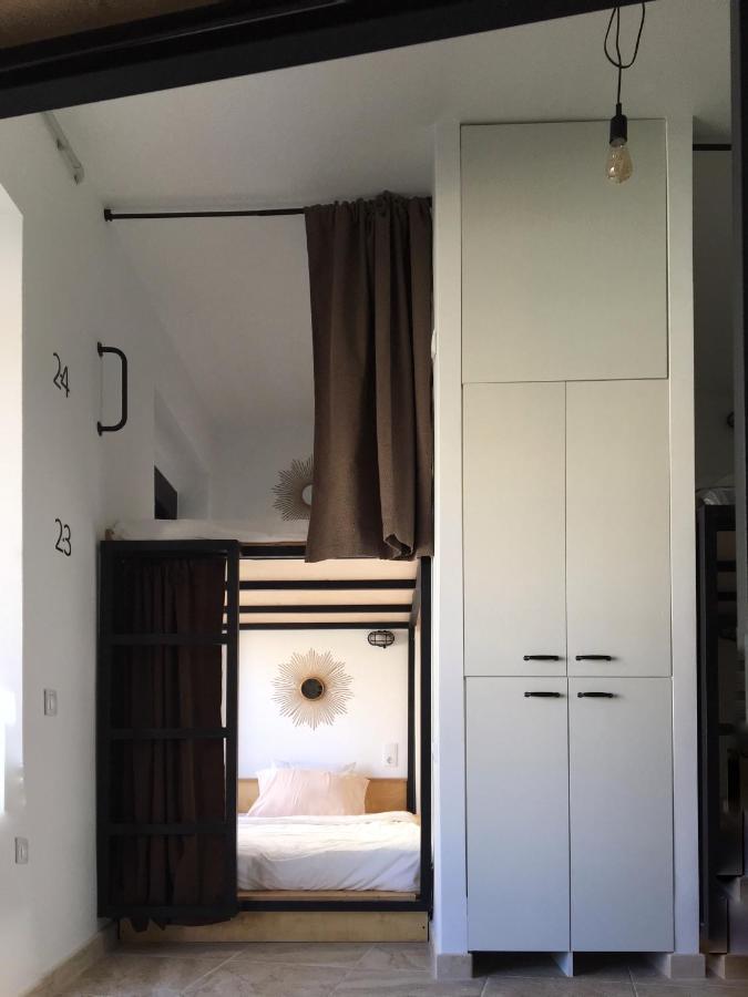 Hostel Numero Trece - Free Towels, Coffee & Tea, Remote Check-In (Adults Only) アリカンテ エクステリア 写真