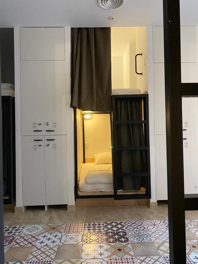 Hostel Numero Trece - Free Towels, Coffee & Tea, Remote Check-In (Adults Only) アリカンテ エクステリア 写真
